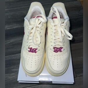 Women’s Nike Air Force 1 '07 SE- Size 9